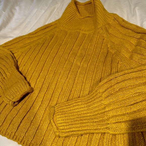 Urban Outfitters Josie Pullover Sweater - Picture 2 of 2